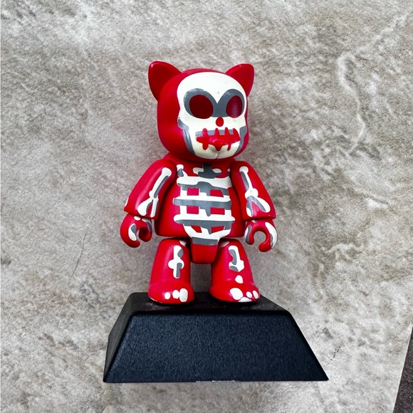 Toy2r 2.5" Qee series 4 X-Ray Cat toyer Kidrobot - Picture 1 of 2